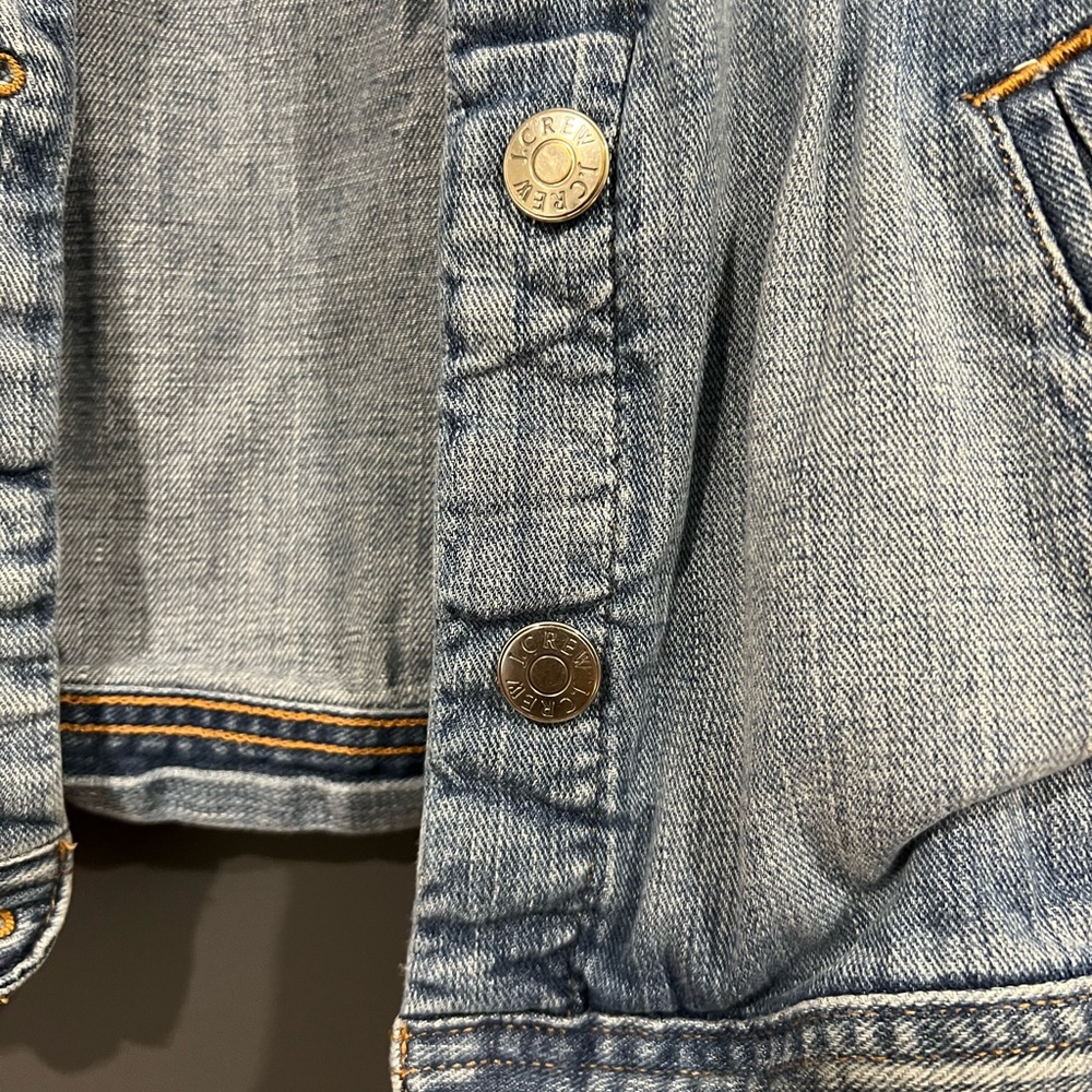 Woman’s cropped J Crew denim jacket! - Picture 10 of 11